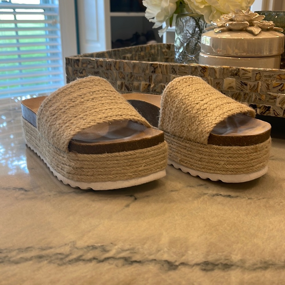 Dirty Laundry Palm Desert Raffia Slides 7.5 wedge slides
